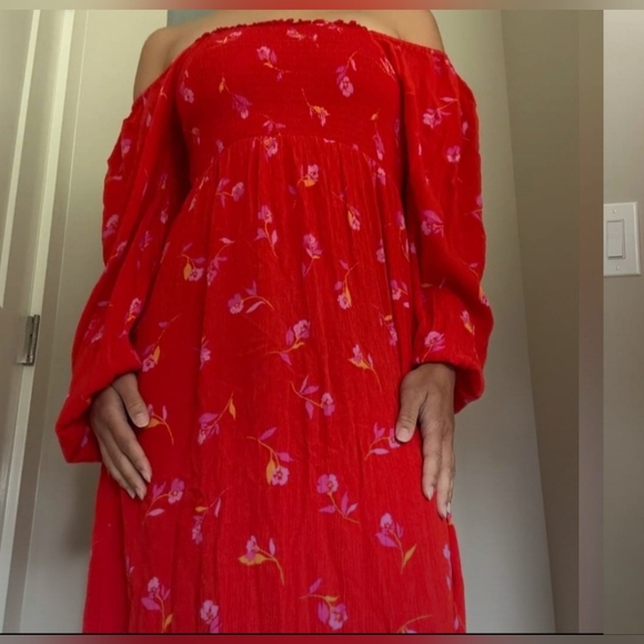 Elegant Red Floral Dress - Picture 2 of 4